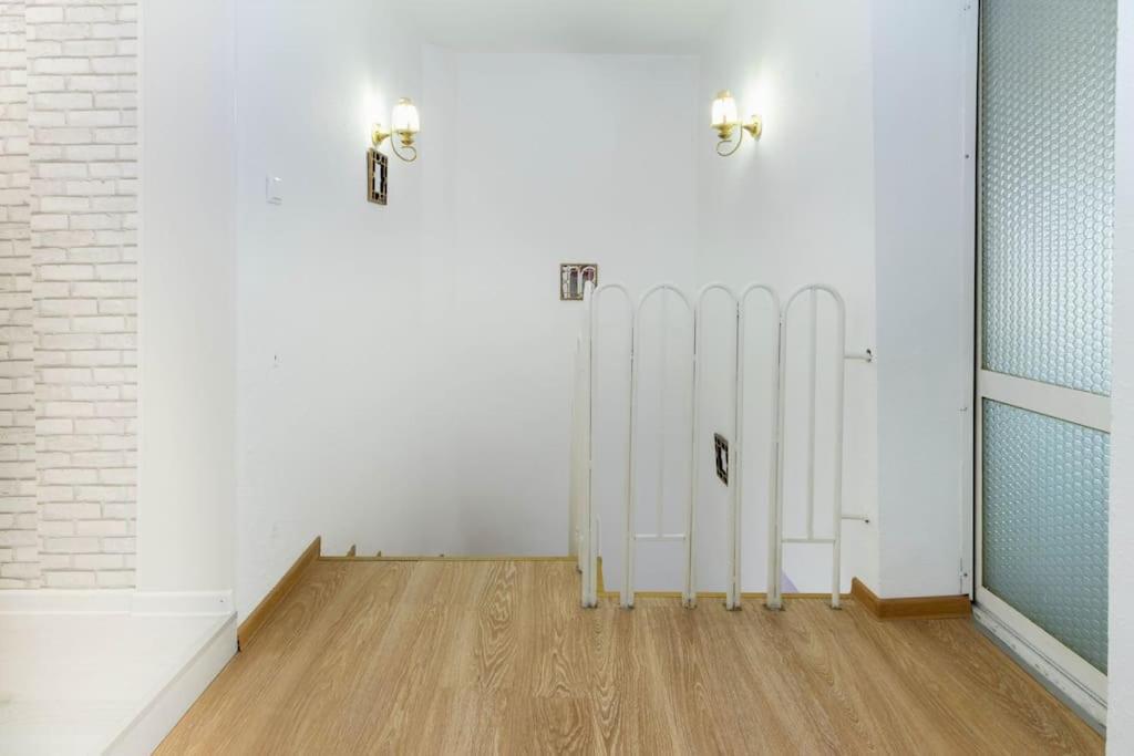 Sunny 2-Bedroom Maisonette Varna & Parking Екстер'єр фото