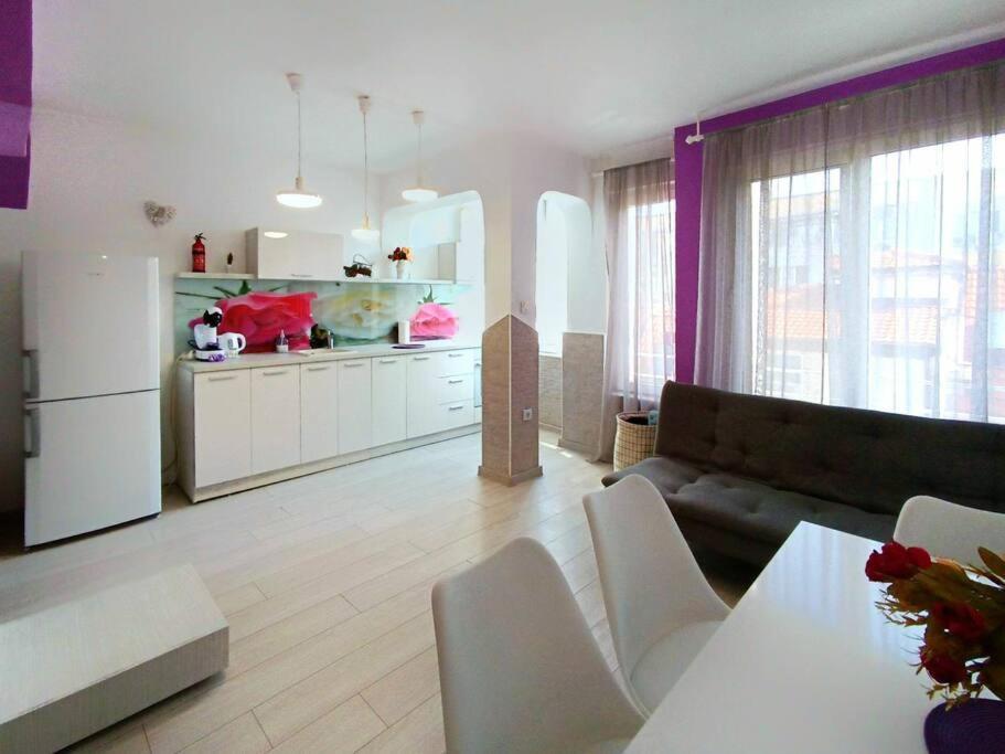 Sunny 2-Bedroom Maisonette Varna & Parking Екстер'єр фото