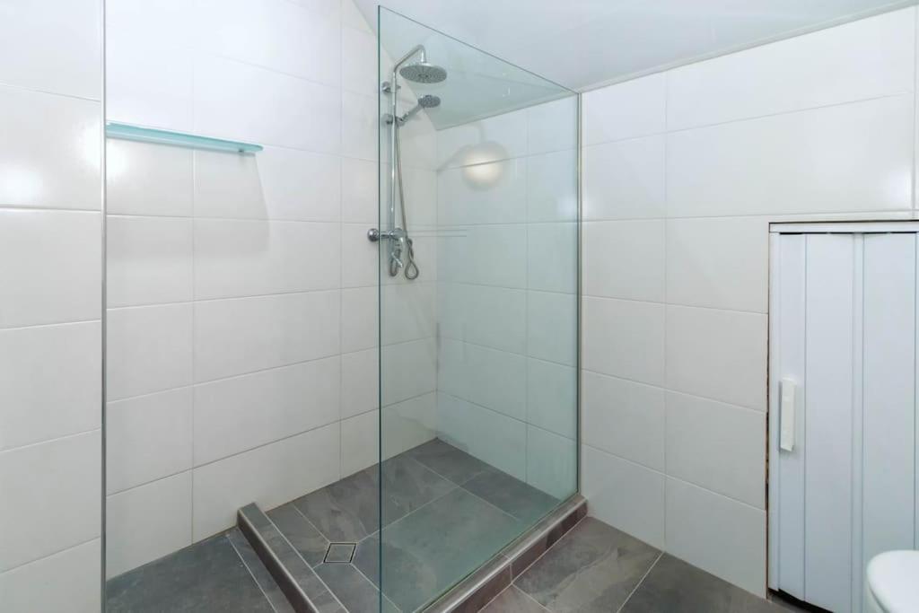 Sunny 2-Bedroom Maisonette Varna & Parking Екстер'єр фото